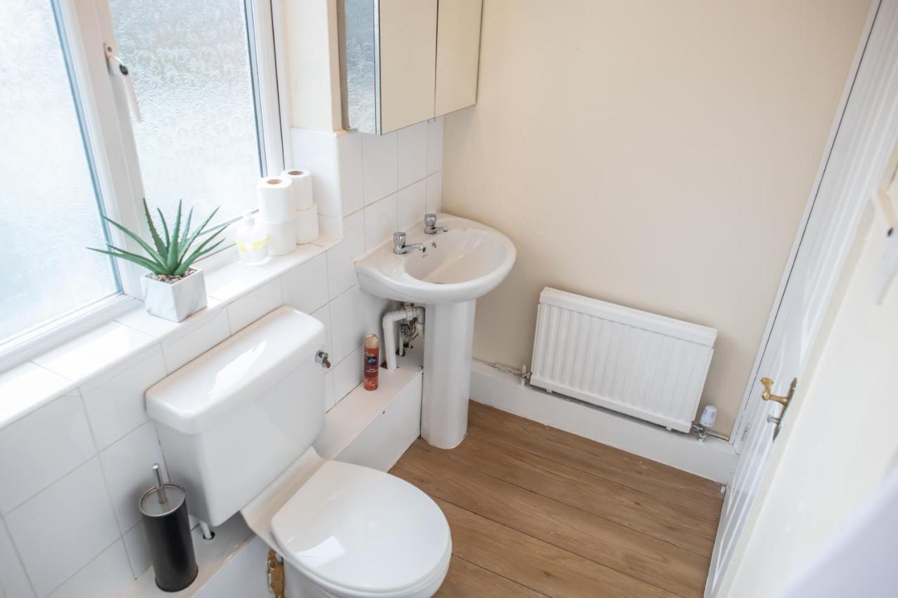 4 Bedroom Flat With High Speed Wi-Fi In North Acton, Ealing, West London Exterior photo