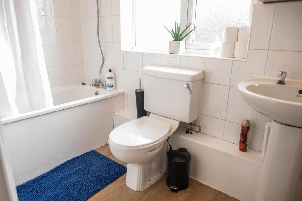 4 Bedroom Flat With High Speed Wi-Fi In North Acton, Ealing, West London Exterior photo