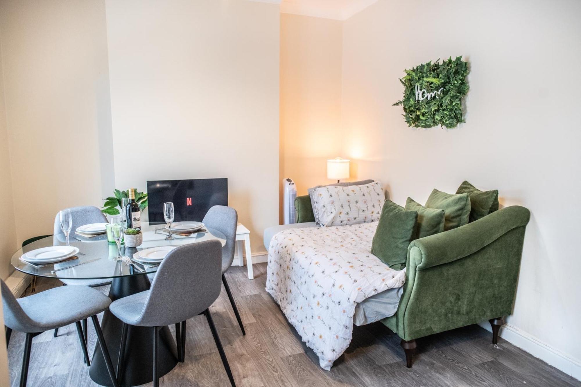 4 Bedroom Flat With High Speed Wi-Fi In North Acton, Ealing, West London Exterior photo